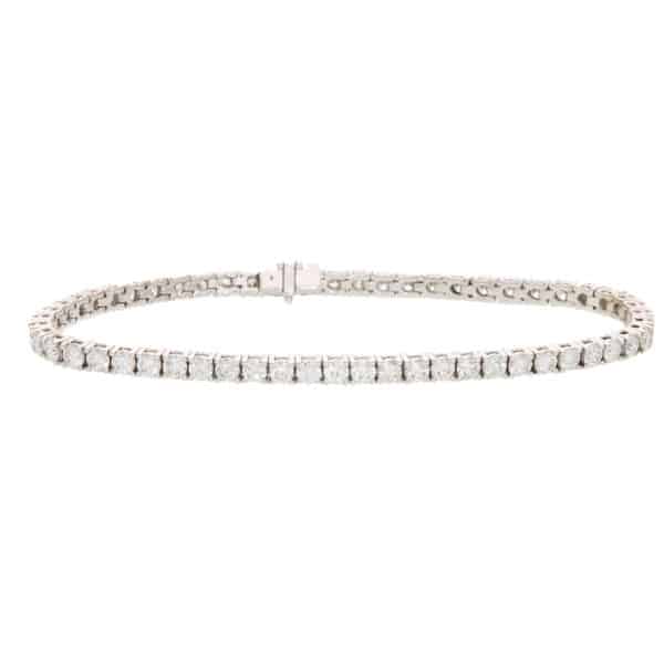 Tennisarmband aus 18 Karat Weißgold 03