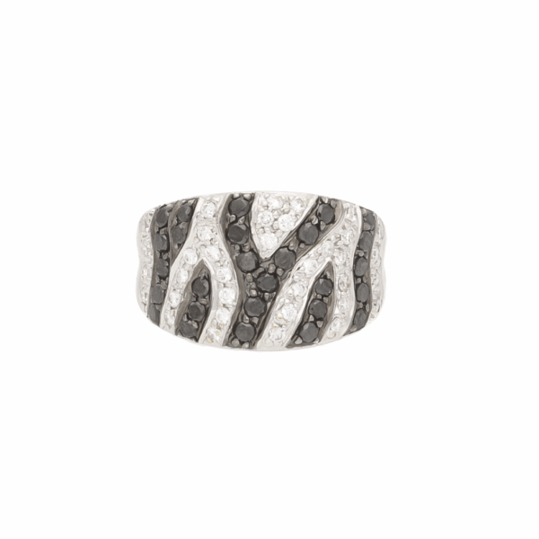 Schwarzer und weißer Diamantring